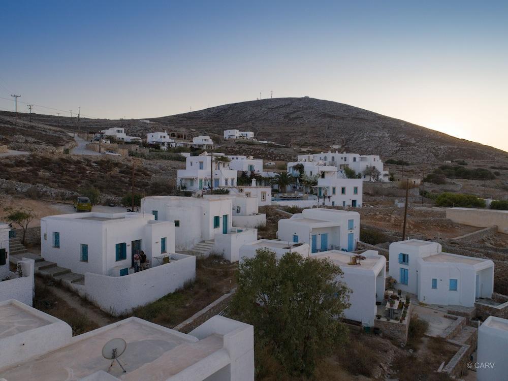 Aspalathras White Hotel Folegandros Town Bagian luar foto