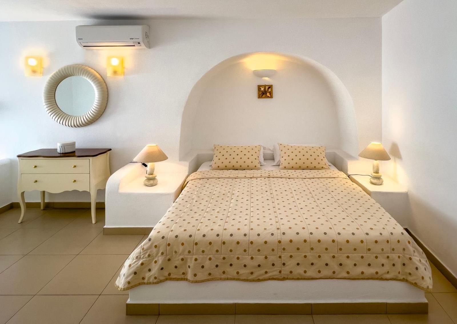 Aspalathras White Hotel Folegandros Town Bagian luar foto