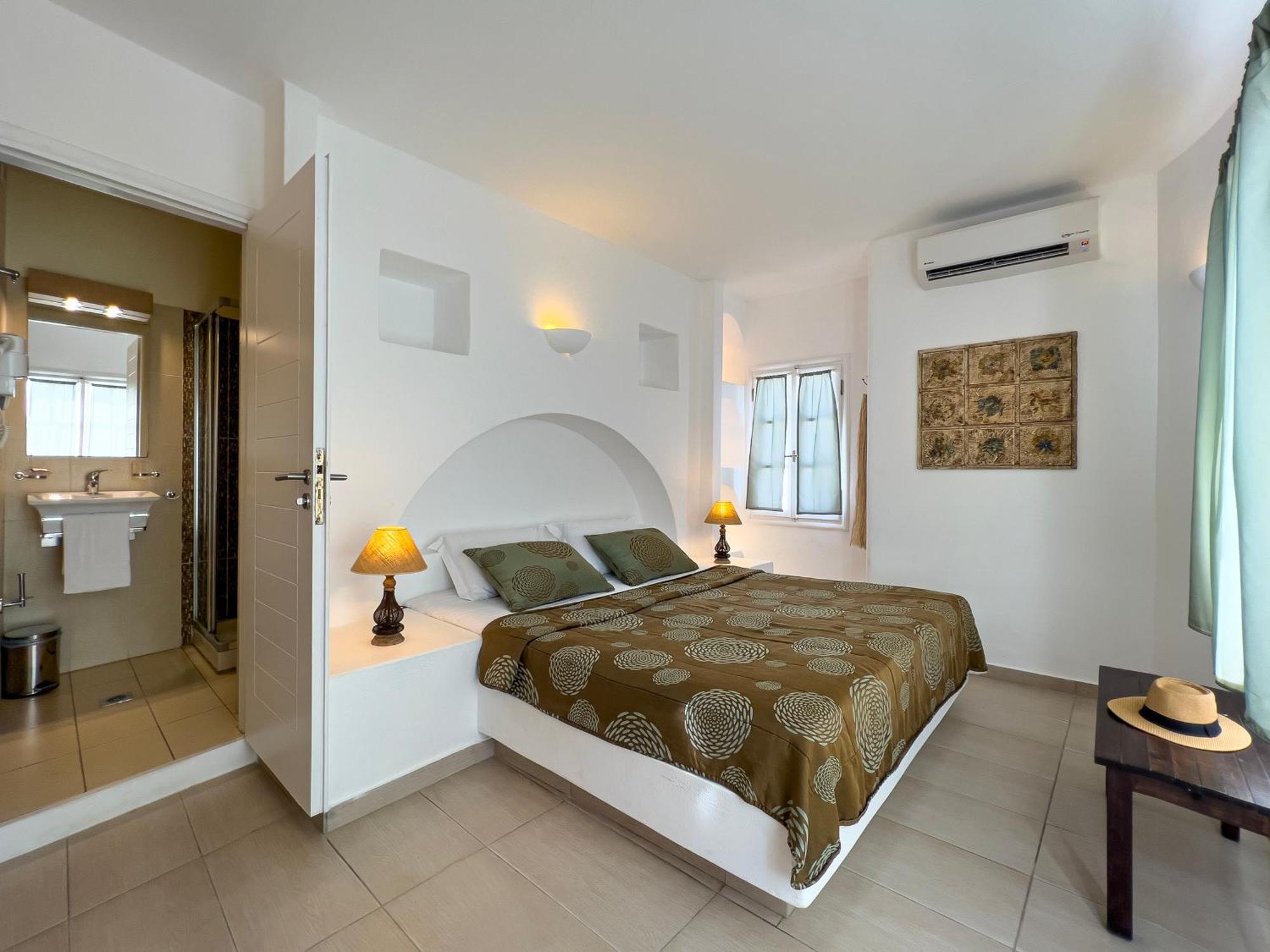 Aspalathras White Hotel Folegandros Town Bagian luar foto