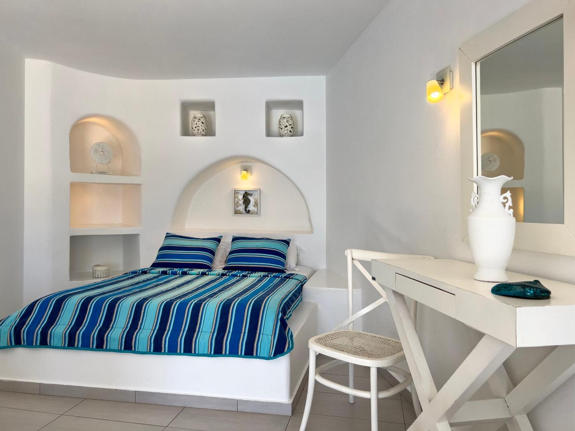 Aspalathras White Hotel Folegandros Town Bagian luar foto