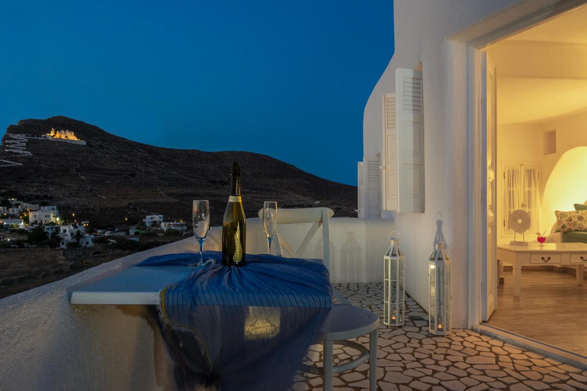 Aspalathras White Hotel Folegandros Town Bagian luar foto