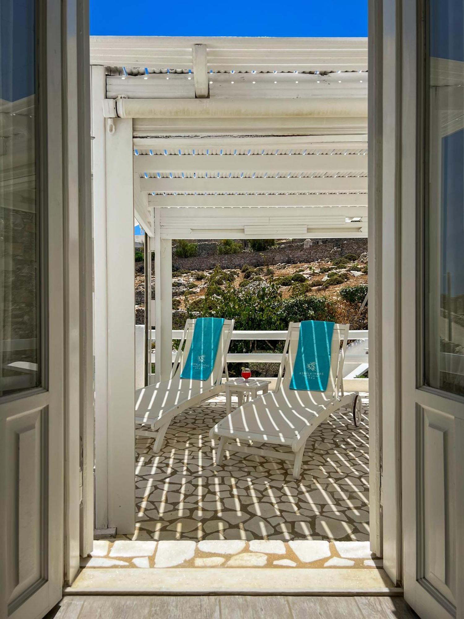Aspalathras White Hotel Folegandros Town Bagian luar foto