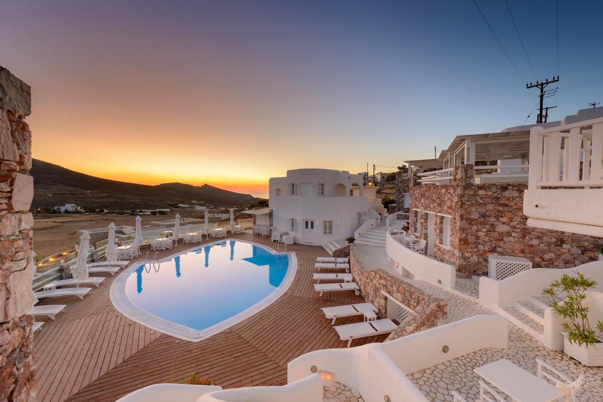 Aspalathras White Hotel Folegandros Town Bagian luar foto